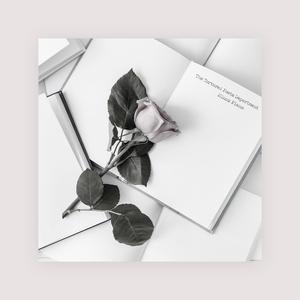 女人扒口尿给男人摸
